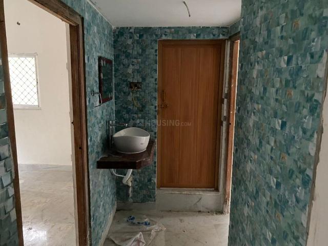 2 BHK Apartment in Tiljala for rent Kolkata. The reference number is 8583998