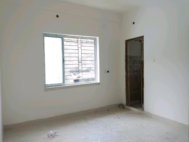 2 BHK Apartment in Tiljala for resale Kolkata. The reference number is 20994925