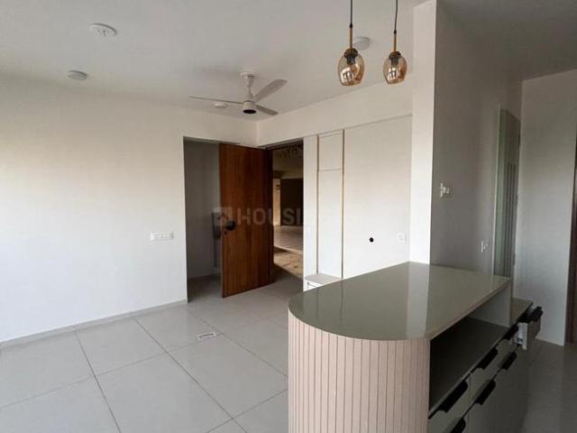 2 BHK Apartment in Tragad for rent Ahmedabad. The reference number is 20443484