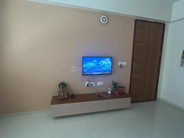 2 BHK Apartment in Tragad for rent Ahmedabad. The reference number is 21145188
