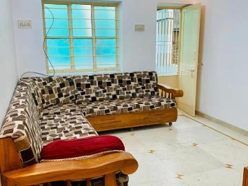 2 BHK Apartment in Usmanpura for rent Ahmedabad. The reference number is 20126388