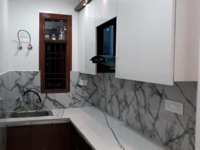 2 BHK Apartment in Uttam Nagar for resale New Delhi. The reference number is 10126242