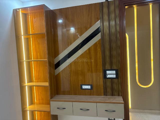 2 BHK Apartment in Uttam Nagar for resale New Delhi. The reference number is 18998299