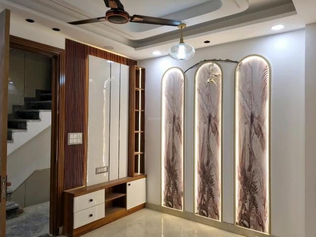 2 BHK Apartment in Uttam Nagar for resale New Delhi. The reference number is 19909888