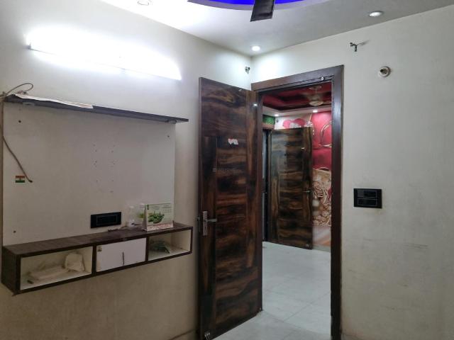 2 BHK Apartment in Uttam Nagar for resale New Delhi. The reference number is 20808222