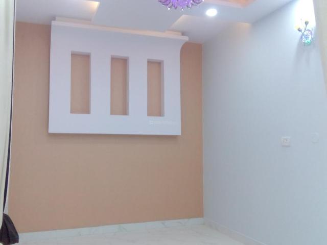 2 BHK Apartment in Uttam Nagar for resale New Delhi. The reference number is 2006386