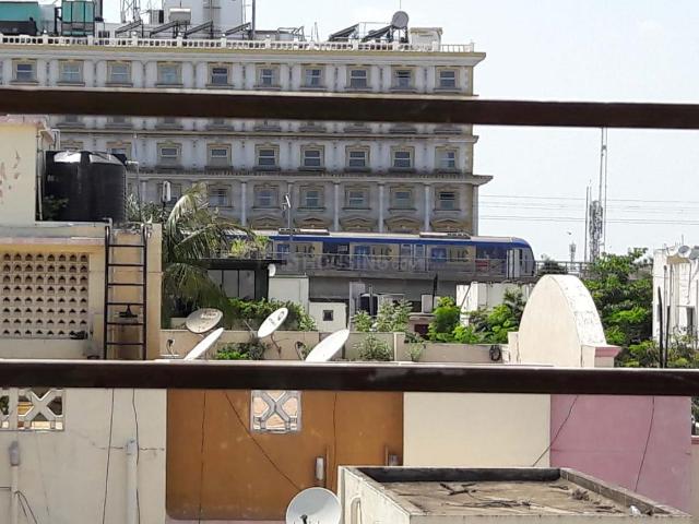 2 BHK Apartment in Vadapalani for rent Chennai. The reference number is 5216675