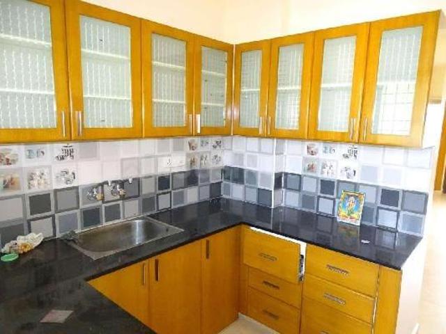 2 BHK Apartment in Vadapalani for rent Chennai. The reference number is 9061394