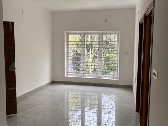 2 BHK Apartment in Vadapalani for resale Chennai. The reference number is 18463696