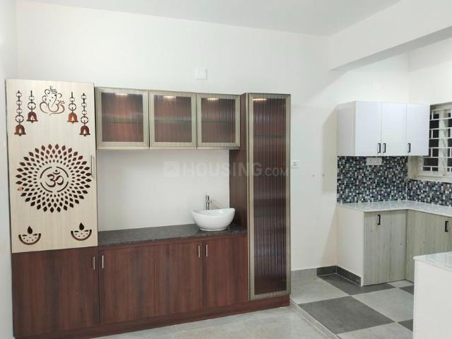 2 BHK Apartment in Vadapalani for resale Chennai. The reference number is 21178151