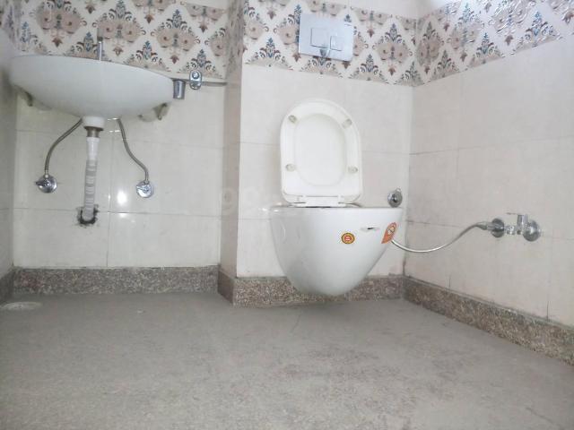 2 BHK Apartment in Vaishali for resale Ghaziabad. The reference number is 7013187