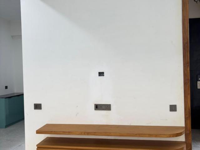 2 BHK Apartment in Vaishno Devi Circle for rent Ahmedabad. The reference number is 17929915