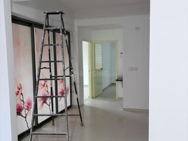 2 BHK Apartment in Vaishno Devi Circle for rent Ahmedabad. The reference number is 19501204