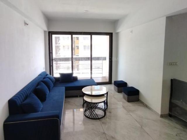 2 BHK Apartment in Vaishno Devi Circle for rent Ahmedabad. The reference number is 19770055