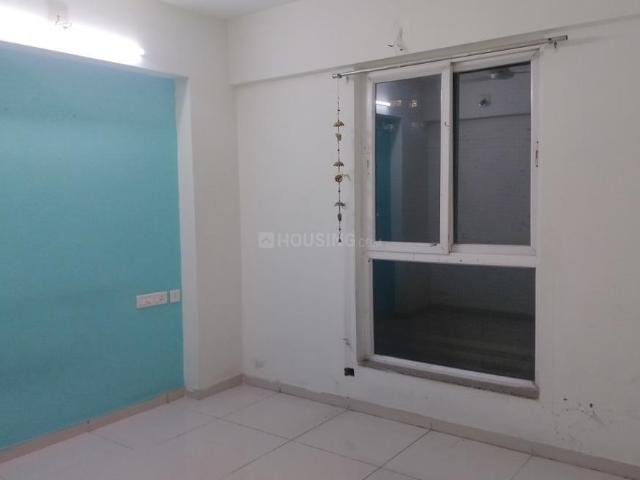 2 BHK Apartment in Vaishno Devi Circle for rent Ahmedabad. The reference number is 19886799