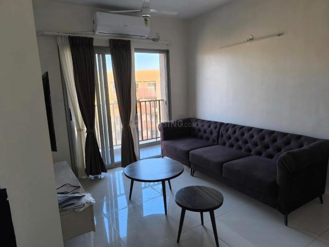 2 BHK Apartment in Vaishno Devi Circle for rent Ahmedabad. The reference number is 19062480