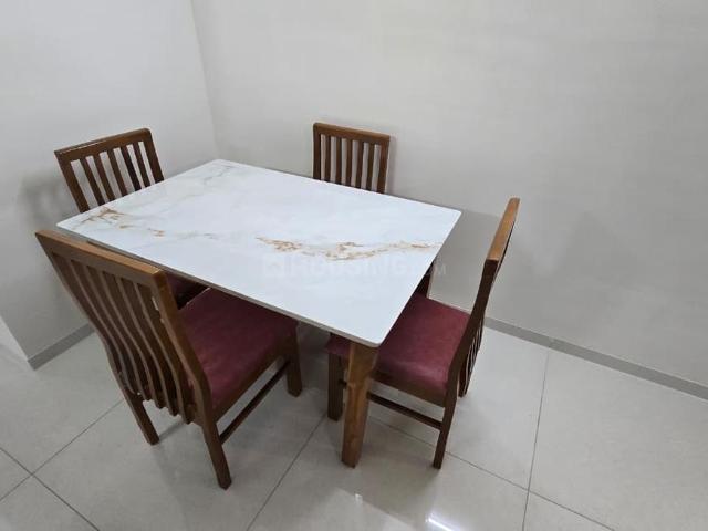 2 BHK Apartment in Vaishno Devi Circle for rent Ahmedabad. The reference number is 19124185
