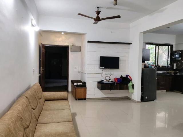 2 BHK Apartment in Vaishno Devi Circle for rent Ahmedabad. The reference number is 20481962