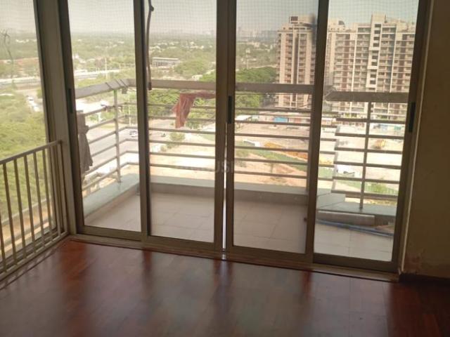 2 BHK Apartment in Vaishno Devi Circle for rent Ahmedabad. The reference number is 20496914
