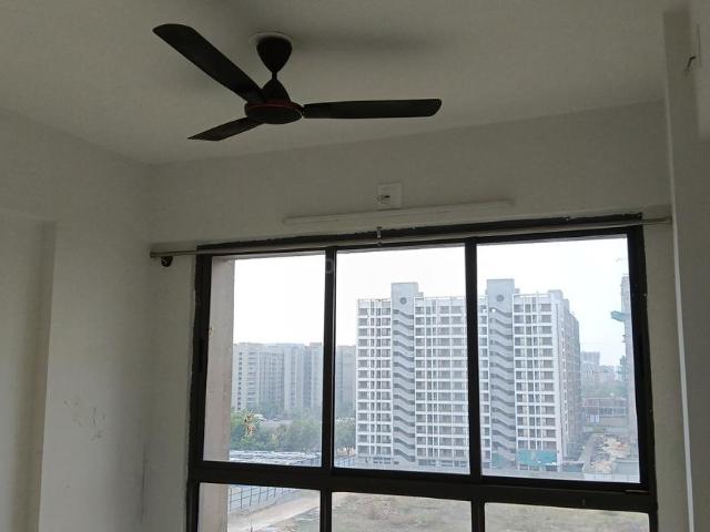 2 BHK Apartment in Vaishno Devi Circle for rent Ahmedabad. The reference number is 20594915