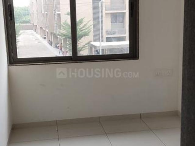 2 BHK Apartment in Vaishno Devi Circle for rent Ahmedabad. The reference number is 20746314