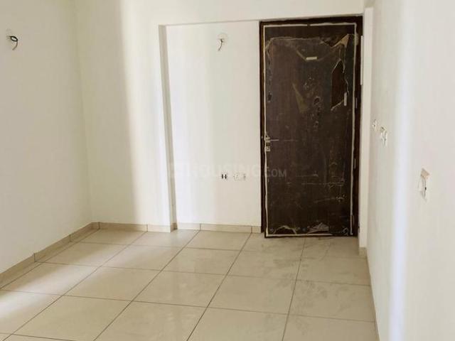 2 BHK Apartment in Vaishno Devi Circle for rent Ahmedabad. The reference number is 20984647