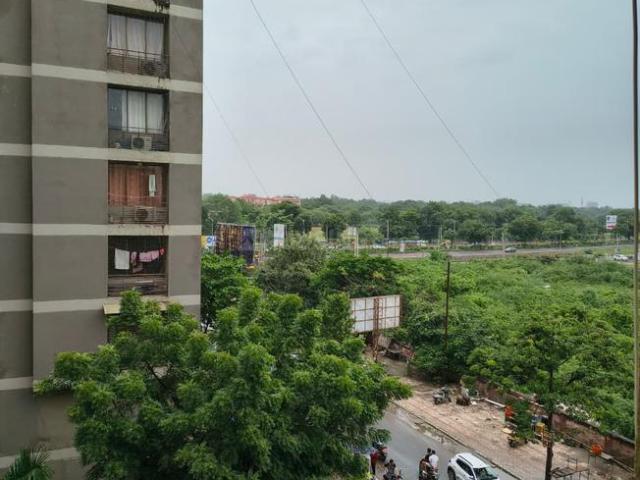 2 BHK Apartment in Vaishno Devi Circle for rent Ahmedabad. The reference number is 20984294