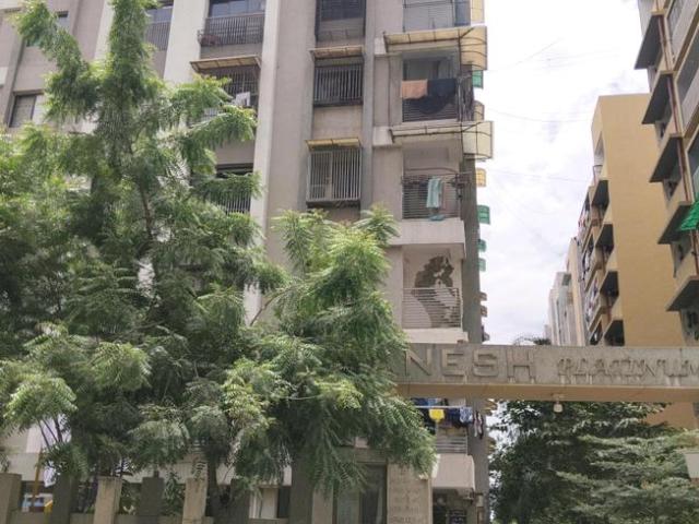 2 BHK Apartment in Vaishno Devi Circle for rent Ahmedabad. The reference number is 20999624