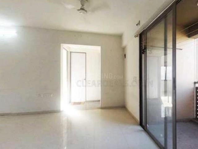 2 BHK Apartment in Vaishno Devi Circle for rent Ahmedabad. The reference number is 20026605