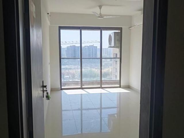 2 BHK Apartment in Vaishno Devi Circle for rent Ahmedabad. The reference number is 20156011