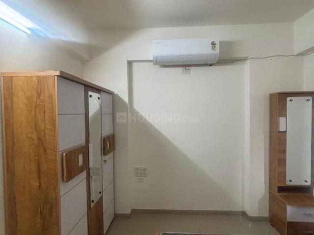 2 BHK Apartment in Vaishno Devi Circle for rent Ahmedabad. The reference number is 21105618
