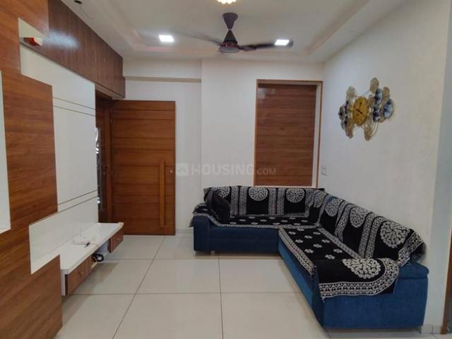 2 BHK Apartment in Vaishno Devi Circle for rent Ahmedabad. The reference number is 21120332