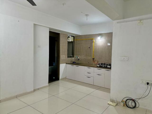 2 BHK Apartment in Vaishno Devi Circle for rent Ahmedabad. The reference number is 21141207