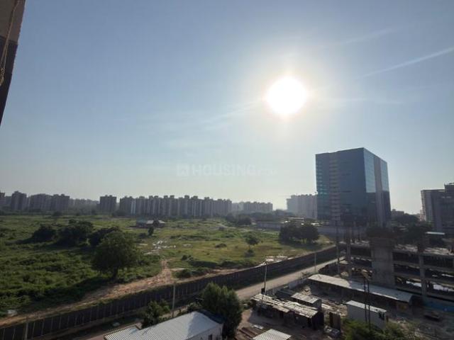 2 BHK Apartment in Vaishno Devi Circle for rent Ahmedabad. The reference number is 21200399