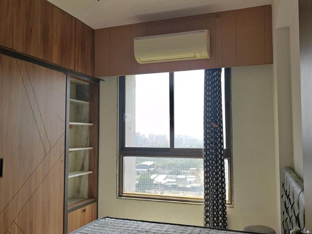 2 BHK Apartment in Vaishno Devi Circle for rent Ahmedabad. The reference number is 21209269