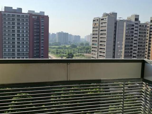 2 BHK Apartment in Vaishno Devi Circle for rent Ahmedabad. The reference number is 21258069