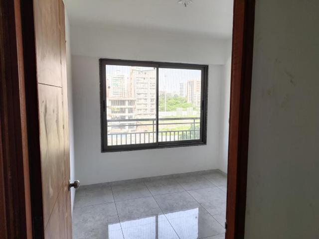 2 BHK Apartment in Vaishno Devi Circle for rent Ahmedabad. The reference number is 21269035