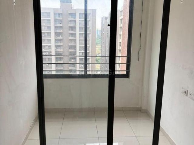 2 BHK Apartment in Vaishno Devi Circle for rent Ahmedabad. The reference number is 21279915
