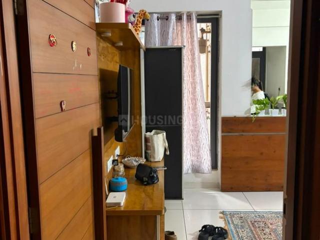 2 BHK Apartment in Vaishno Devi Circle for rent Ahmedabad. The reference number is 21285618