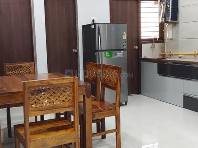 2 BHK Apartment in Vaishno Devi Circle for rent Ahmedabad. The reference number is 21306350