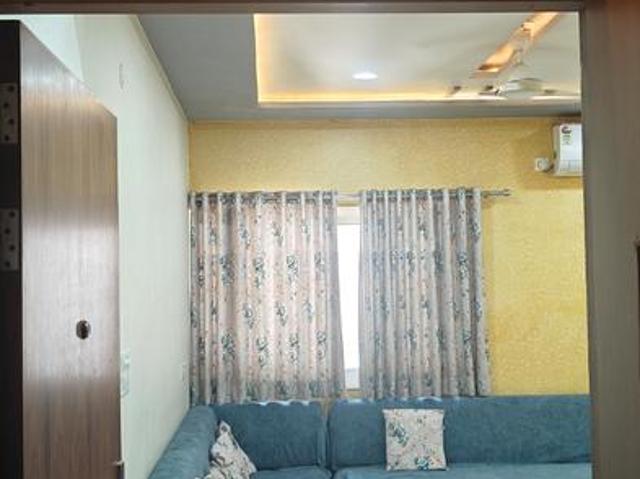 2 BHK Apartment in Vaishno Devi Circle for rent Ahmedabad. The reference number is 21315620