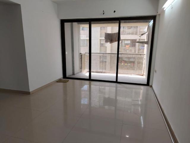 2 BHK Apartment in Vaishno Devi Circle for rent Ahmedabad. The reference number is 21331626