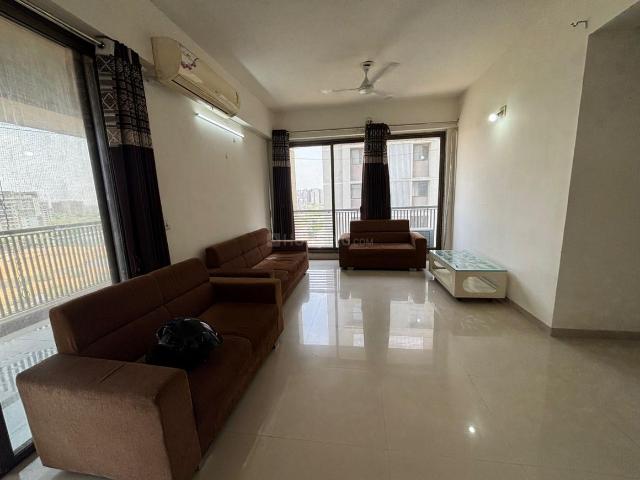 2 BHK Apartment in Vaishno Devi Circle for rent Ahmedabad. The reference number is 21354234