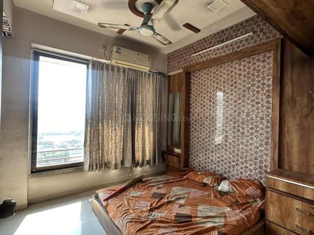 2 BHK Apartment in Vaishno Devi Circle for rent Ahmedabad. The reference number is 21361184