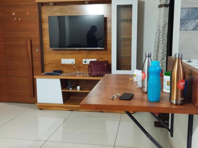 2 BHK Apartment in Vaishno Devi Circle for resale Ahmedabad. The reference number is 21072115
