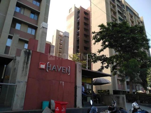 2 BHK Apartment in Vaishno Devi Circle for resale Ahmedabad. The reference number is 21021195