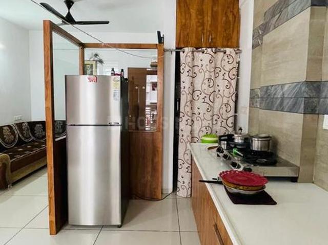 2 BHK Apartment in Vaishno Devi Circle for resale Ahmedabad. The reference number is 21141532