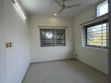 2 BHK Apartment in Vasant Kunj for resale New Delhi. The reference number is 19794193