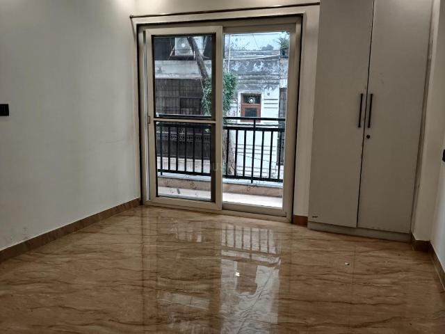 2 BHK Apartment in Vasant Kunj for resale New Delhi. The reference number is 21164511