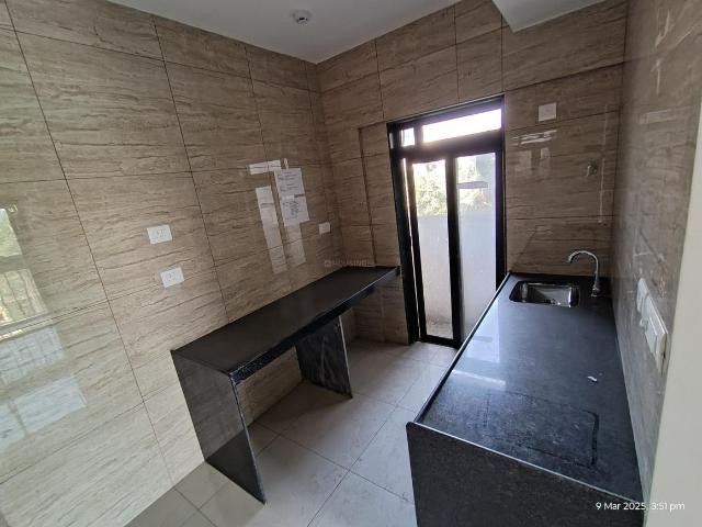 2 BHK Apartment in Vashi for resale Navi Mumbai. The reference number is 18536472